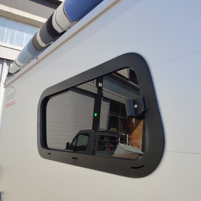 Pronta consegna Trailer trasporto cavalli Boeckmann Portax E PLUS