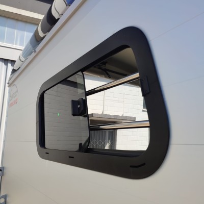 Pronta consegna Trailer trasporto cavalli Boeckmann Portax E PLUS