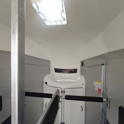 Pronta consegna Trailer trasporto cavalli Boeckmann Portax E PLUS