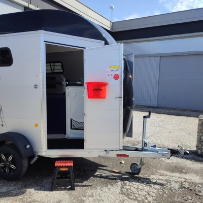 Pronta consegna Trailer trasporto cavalli Boeckmann Portax E PLUS