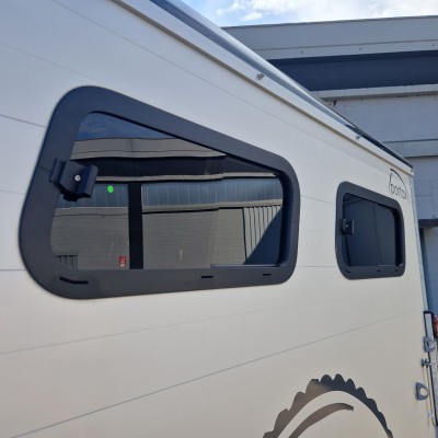 Trailer trasporto cavalli Boeckman Portax S LR Ponta Consegna