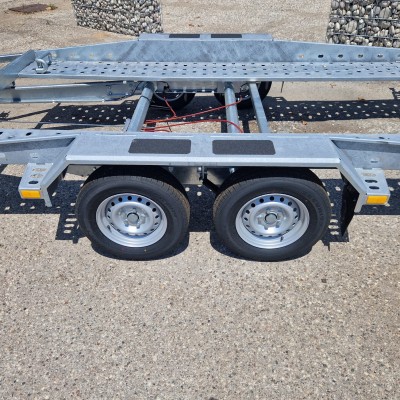 Trasporto Auto Basculante con Ruote Esterne