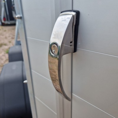 Trailer trasporto cavalli due posti in alluminio Boeckmann Champion Esprit Silver + Black