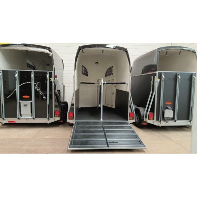 Trailer trasporto cavalli due posti in vetroresina PRONTA CONSEGNA